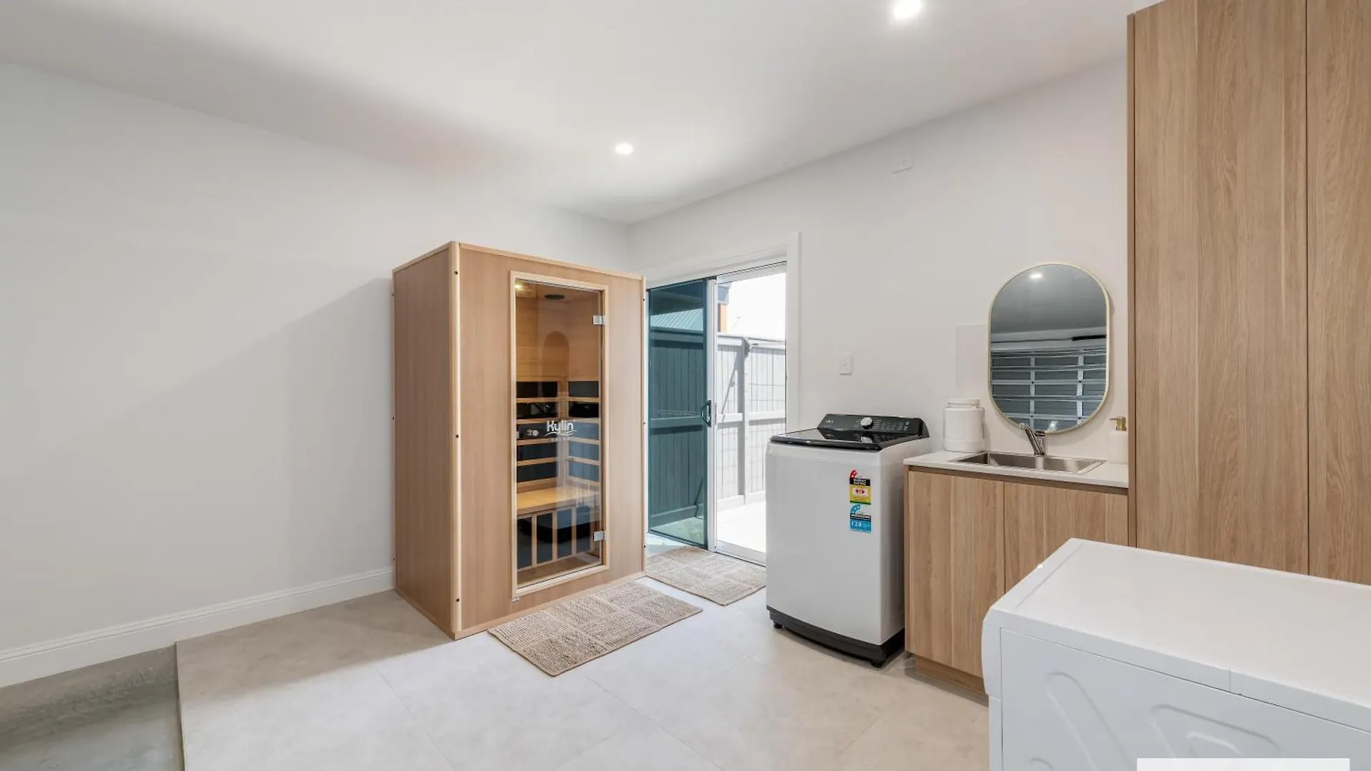 Holiday home Bargara Coastal Luxe Aircon, Outside Pet, Sleeps 8 Villa Australia