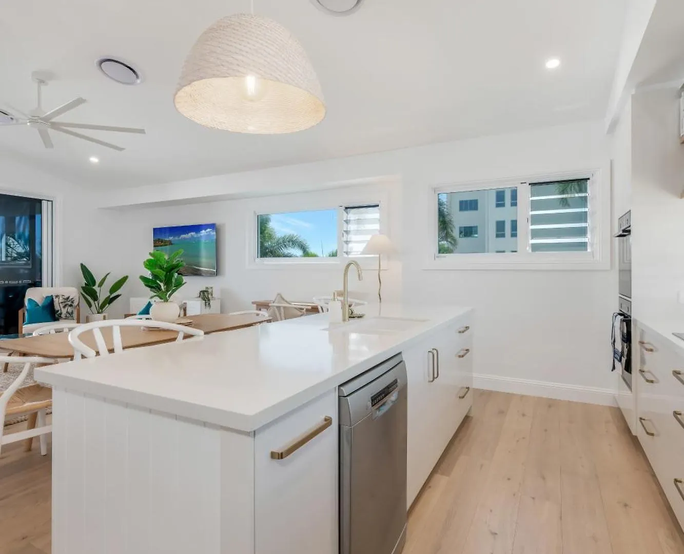 Holiday home Bargara Coastal Luxe Aircon, Outside Pet, Sleeps 8 Villa