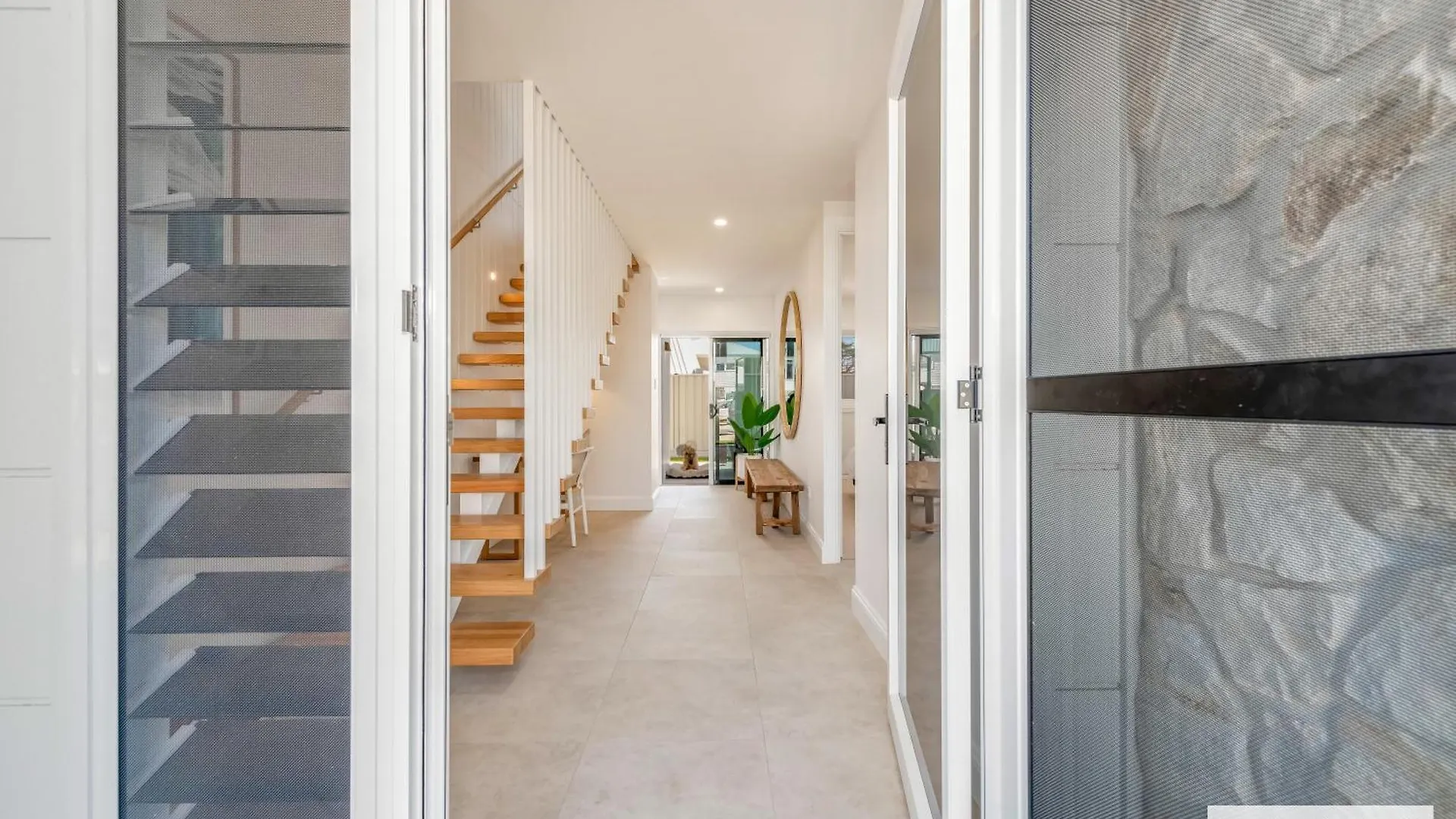 Bargara Coastal Luxe Aircon, Outside Pet, Sleeps 8 Villa Australia