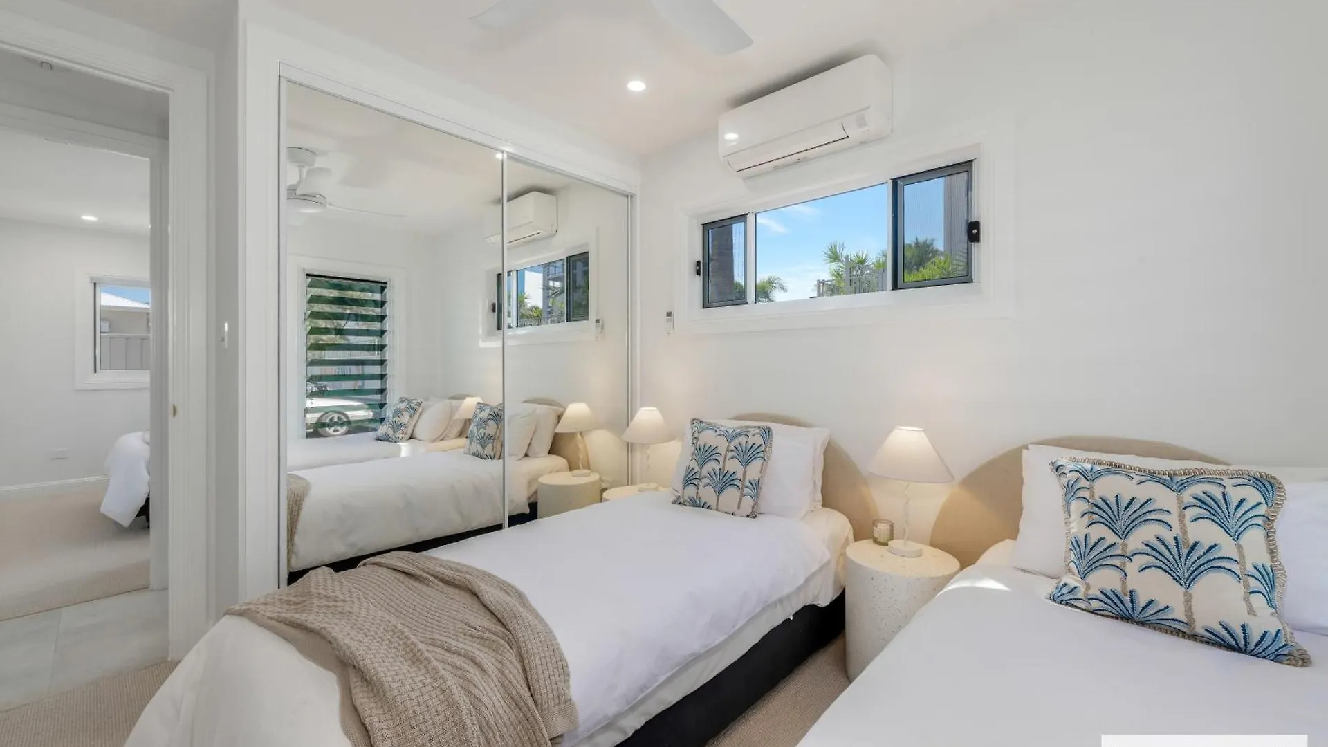 Bargara Coastal Luxe Aircon, Outside Pet, Sleeps 8 Villa
