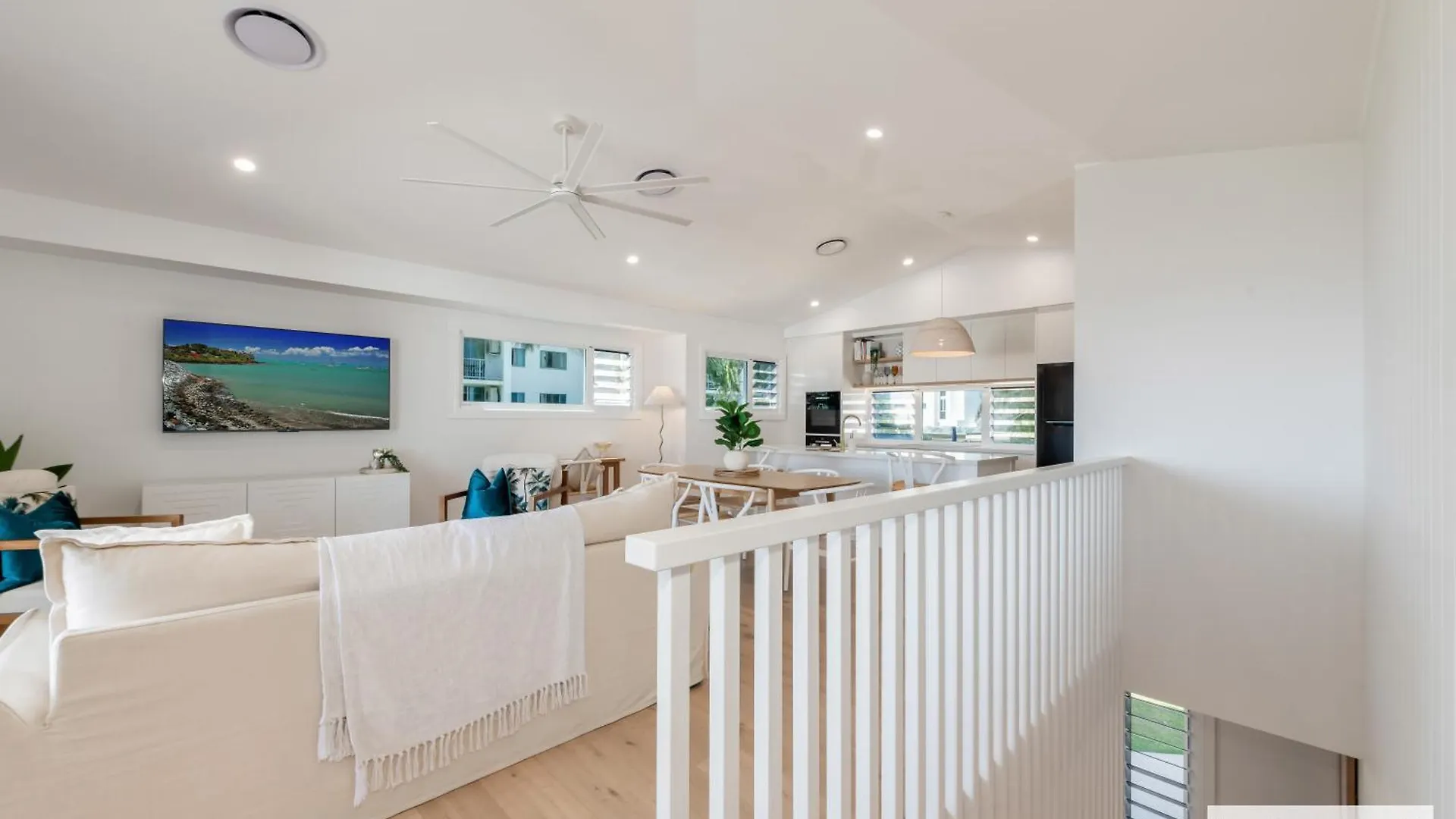Bargara Coastal Luxe Aircon, Outside Pet, Sleeps 8 Villa 0*,  Australia