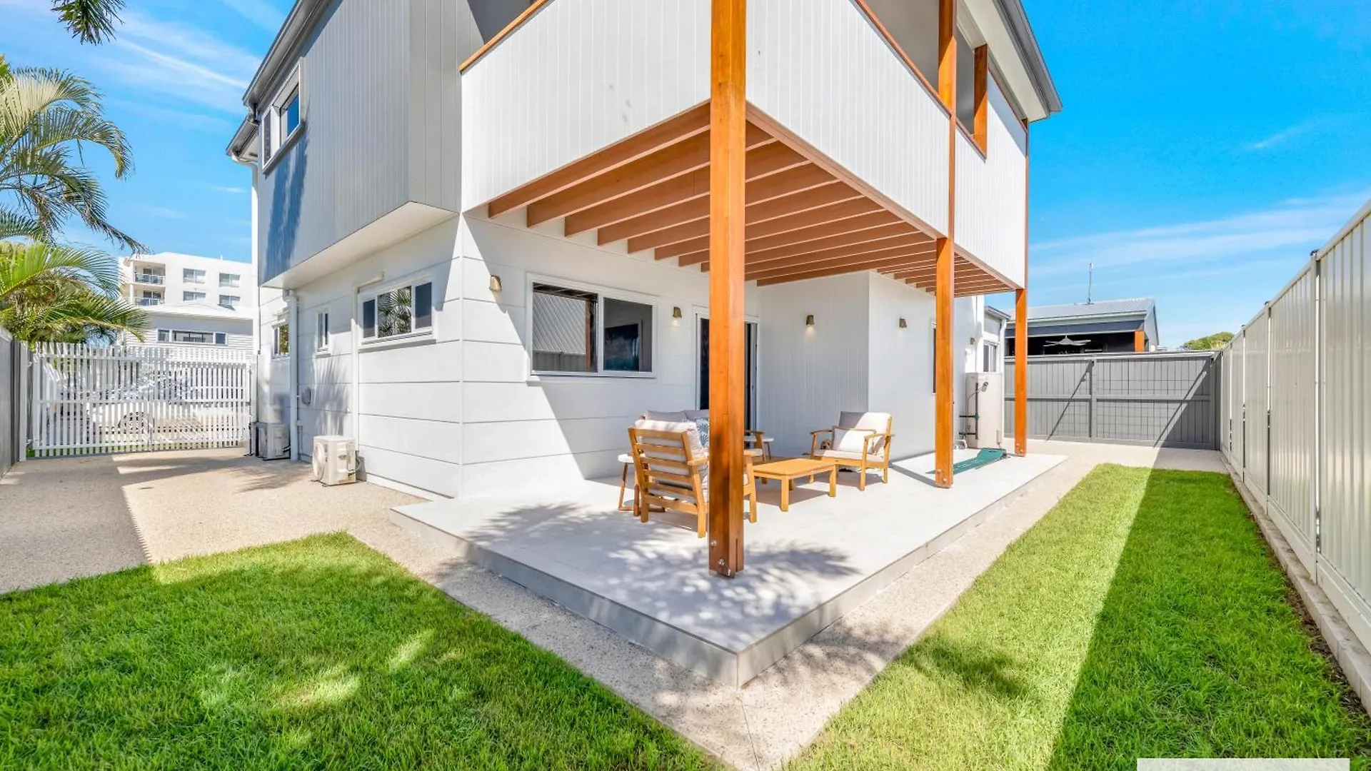 Holiday home Bargara Coastal Luxe Aircon, Outside Pet, Sleeps 8 Villa