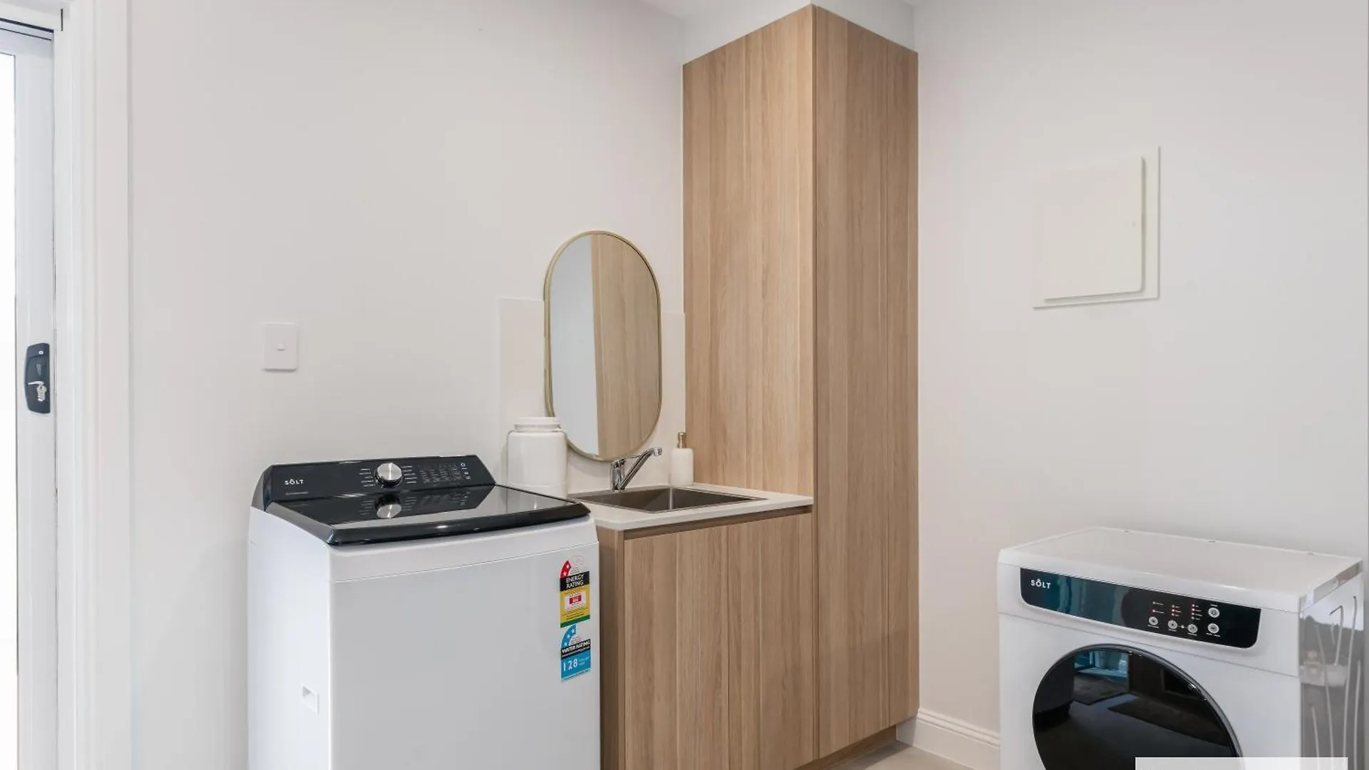 Bargara Coastal Luxe Aircon, Outside Pet, Sleeps 8 Villa Holiday home