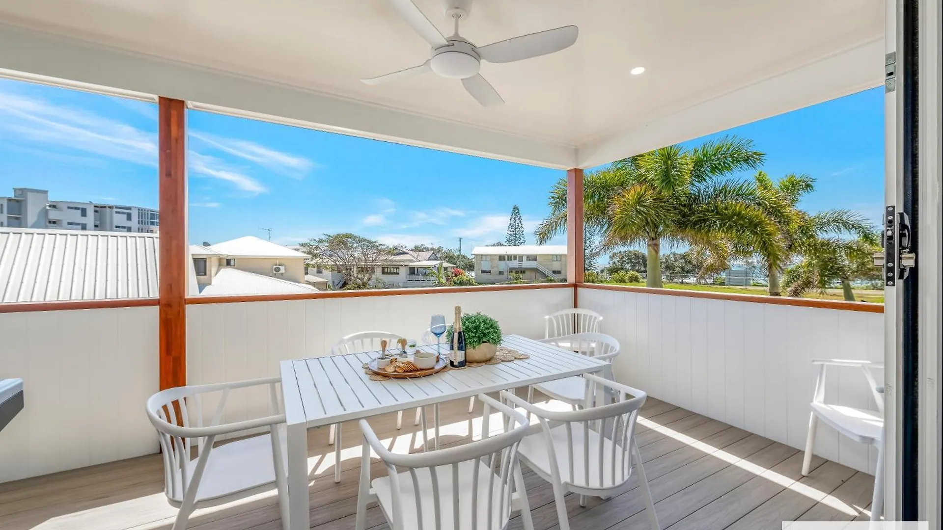 Holiday home Bargara Coastal Luxe Aircon, Outside Pet, Sleeps 8 Villa