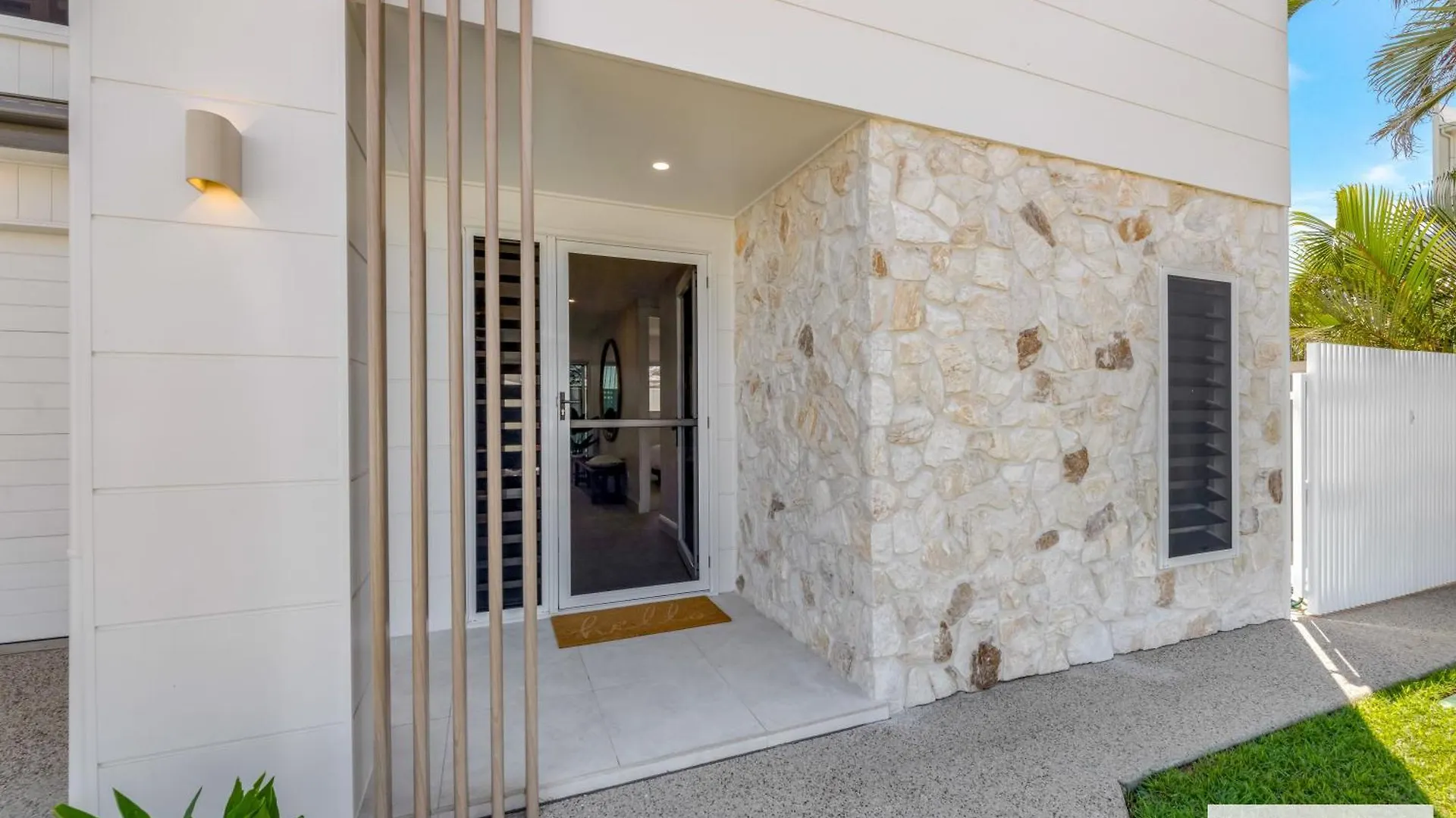 Bargara Coastal Luxe Aircon, Outside Pet, Sleeps 8 Villa Holiday home