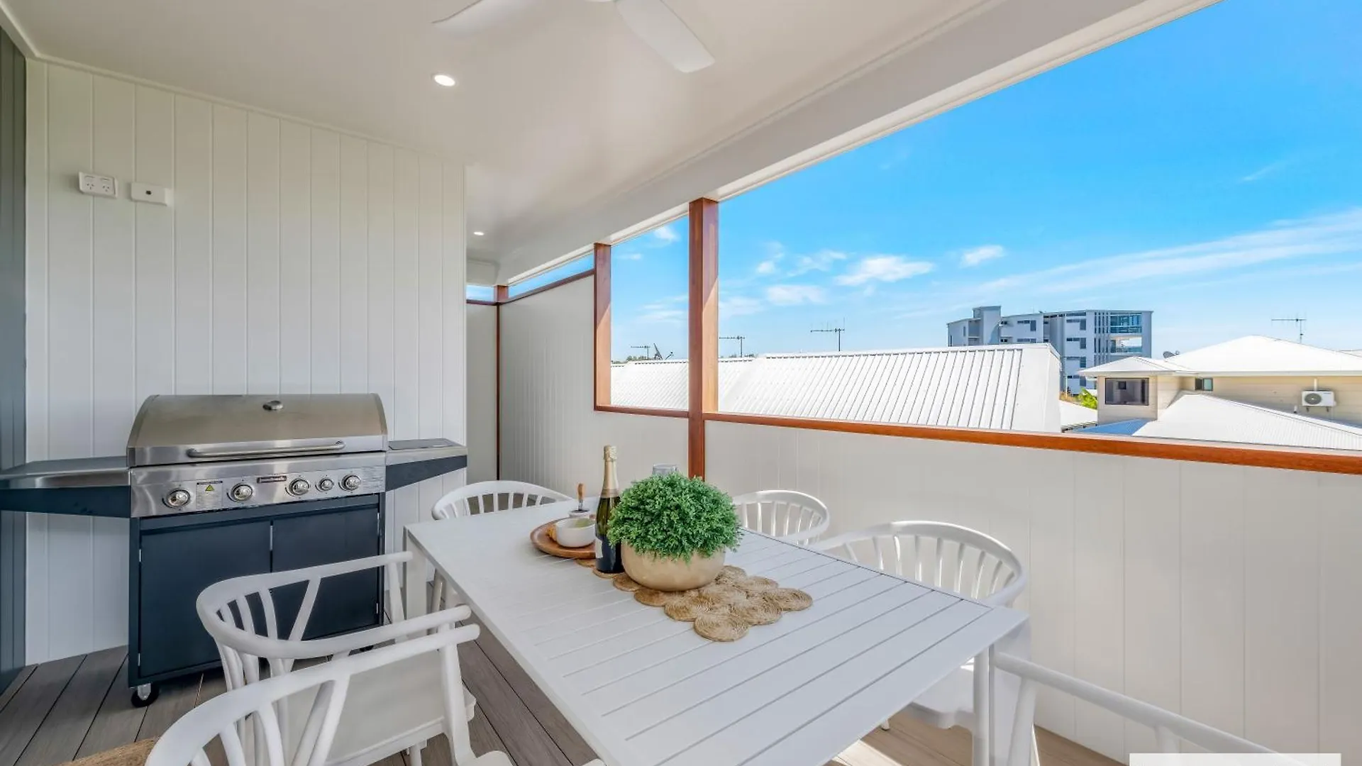 Holiday home Bargara Coastal Luxe Aircon, Outside Pet, Sleeps 8 Villa Australia