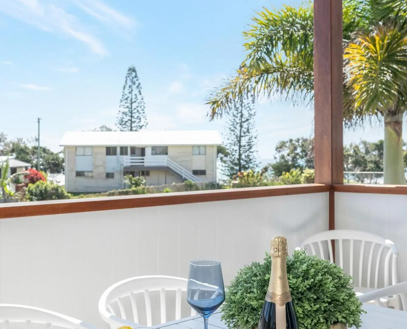 Вилла Bargara Coastal Luxe Aircon, Outside Pet, Sleeps 8 Дом отдыха